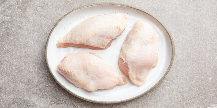 Vitamins in 4oz Chicken - thenutritionfacts.com