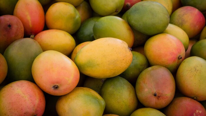 How Many Calories in a Mango - thenutritionfacts.com