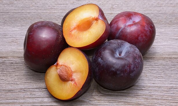 Vitamins in Plums - thenutritionfacts.com